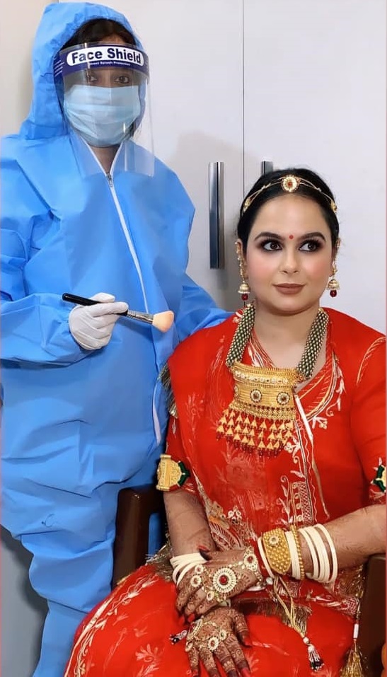 vandana-in-ppe-kit-with-the-bride